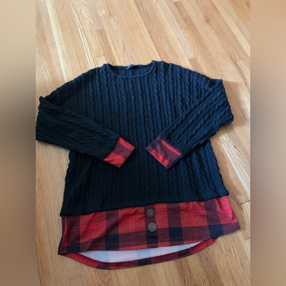 Women’s Loveu.Dear black and red flannel knit sweater